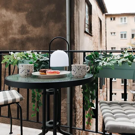 Majestic 108m2 With Balcony Foosball Old Town * بلغراد