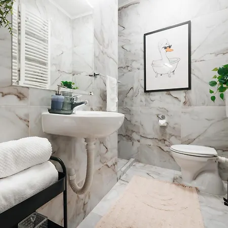 Majestic 108m2 With Balcony Foosball Old Town Appartamento