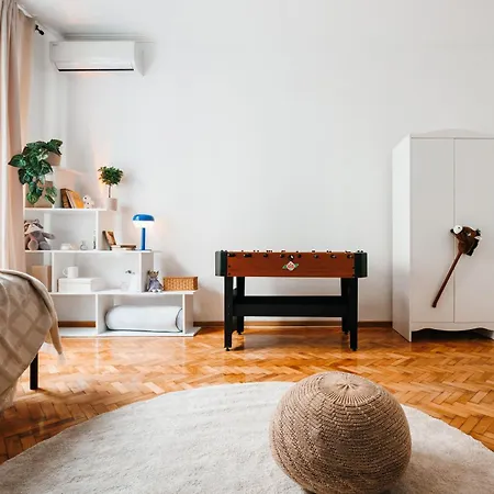 Majestic 108m2 With Balcony Foosball Old Town * Белград